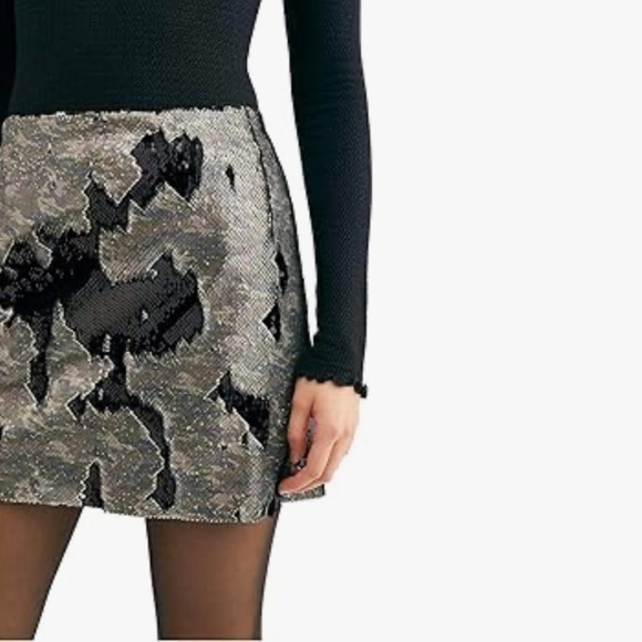 Free People NWT Reversible Sequin Camo Mini Skirt Flip
Sequins Camouflage - Sz 4 - Picture 4 of 14